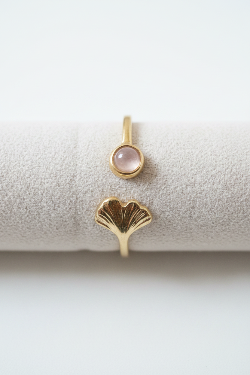 Anillo Acero Abierto Ginkgo y Cuarzo Rosa Dorado