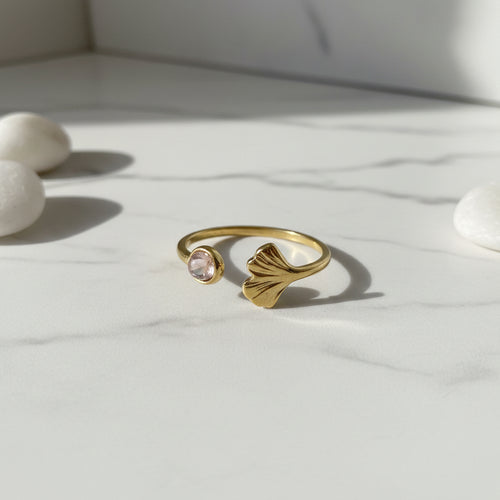 Anillo Acero Abierto Ginkgo y Cuarzo Rosa Dorado