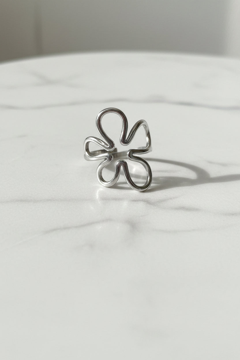 Anillo Acero Flor Calada Plateada