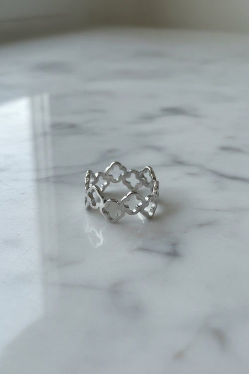 Anillo Acero Eternity Tréboles Calados Plateado